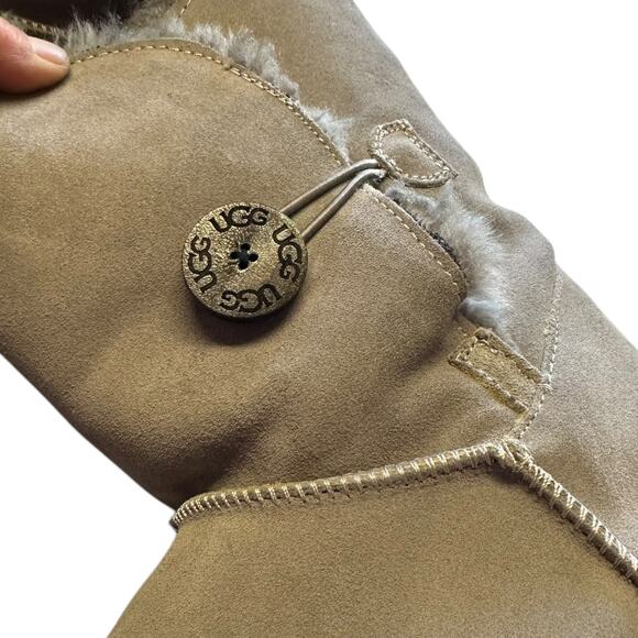 UGG Grey Fur Lined High Rise Winter Boots - Picture 2 of 8